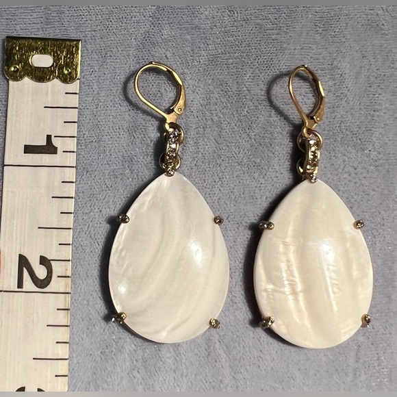 Large and light teardrop Mother of Pearl & Swarovski earrings - Picture 8 of 8